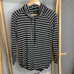 Mix by Hawthorn Grey and White Cowl Neck Pullover